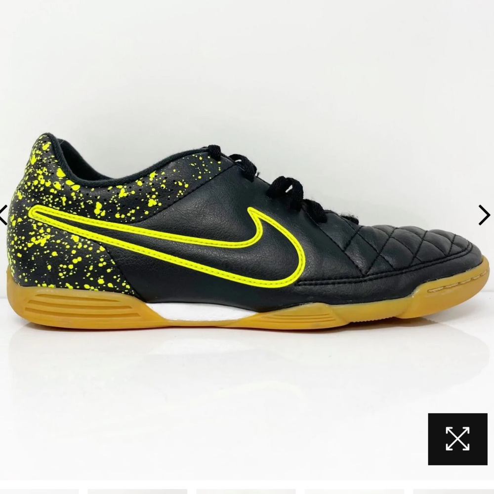 Nike Tiempo Rio II Black Volt Green Indoor/Turf Soccer Shoes. Mens Size 8